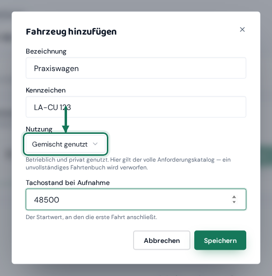 Fenster „Fahrzeug hinzufügen“ mit „Praxiswagen“, Kennzeichen „LA-CU 123“ und Tachostand 48500; grün markiert ist die Auswahl „Nutzung“.